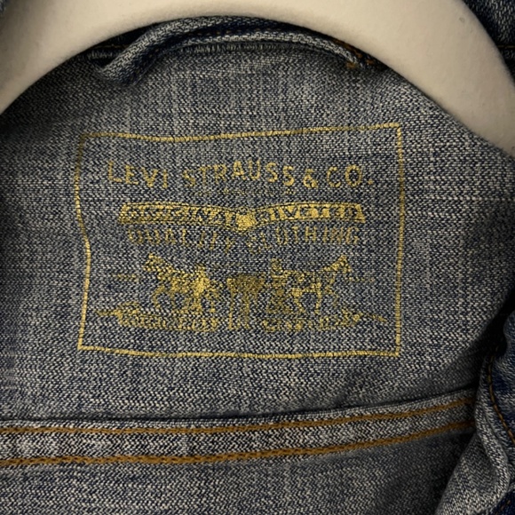 Early 2000’s Levi’s denim jacket - Picture 2 of 4